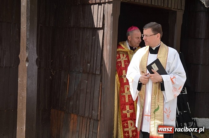 Zdjęcie w galerii na portalu naszraciborz.pl: W Pietrowicach Wielkich szli do cudownego obrazu a potem na obchód pól wiadomości z regionu