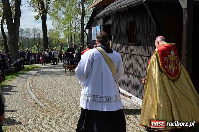 Zdjęcie w galerii na portalu naszraciborz.pl: W Pietrowicach Wielkich szli do cudownego obrazu a potem na obchód pól wiadomości z regionu