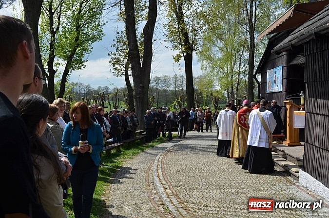 Zdjęcie w galerii na portalu naszraciborz.pl: W Pietrowicach Wielkich szli do cudownego obrazu a potem na obchód pól wiadomości z regionu