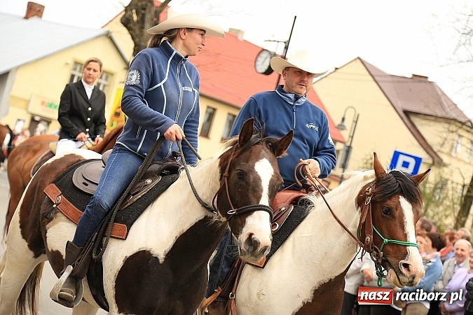 Zdjęcie w galerii na portalu naszraciborz.pl: W Pietrowicach Wielkich szli do cudownego obrazu a potem na obchód pól wiadomości z regionu