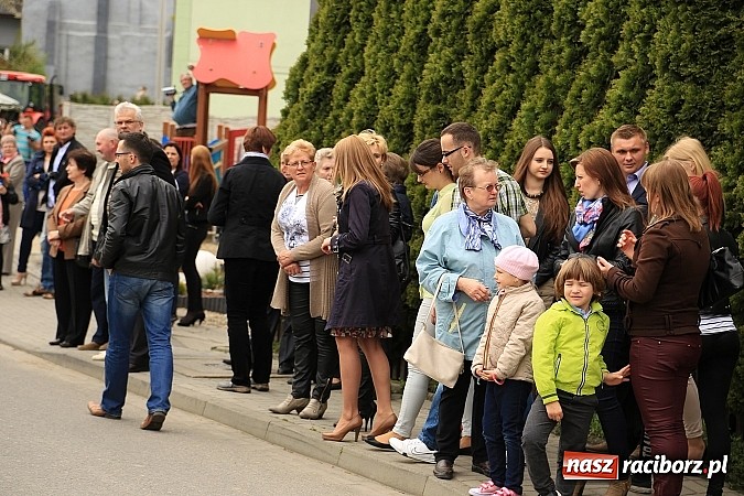 Zdjęcie w galerii na portalu naszraciborz.pl: W Pietrowicach Wielkich szli do cudownego obrazu a potem na obchód pól wiadomości z regionu
