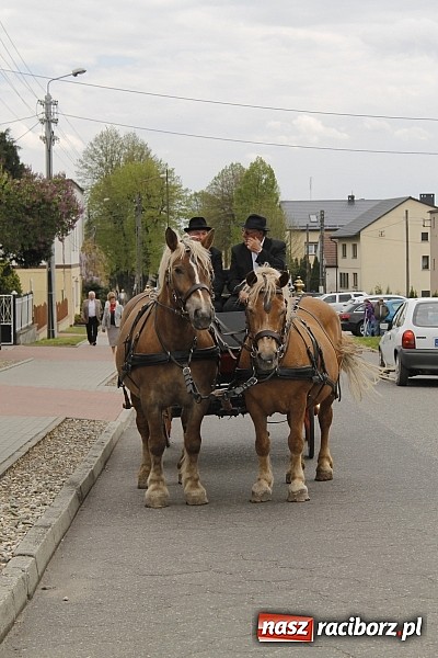 Zdjęcie w galerii na portalu naszraciborz.pl: W Bieńkowicach szli po polach starodawnym zwyczajem wiadomości z regionu