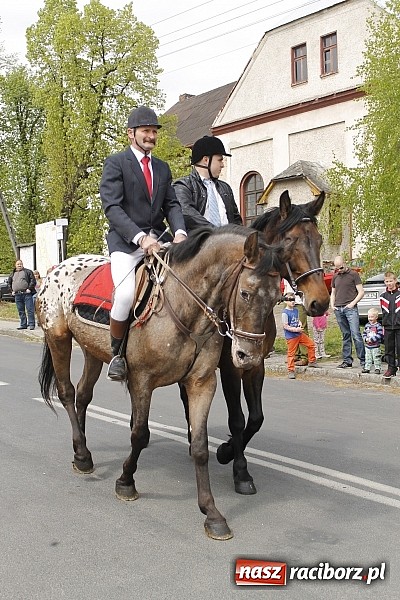 Zdjęcie w galerii na portalu naszraciborz.pl: W Bieńkowicach szli po polach starodawnym zwyczajem wiadomości z regionu