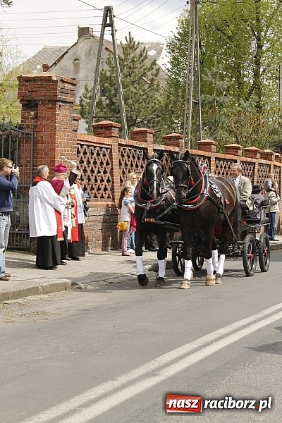 Zdjęcie w galerii na portalu naszraciborz.pl: W Bieńkowicach szli po polach starodawnym zwyczajem wiadomości z regionu