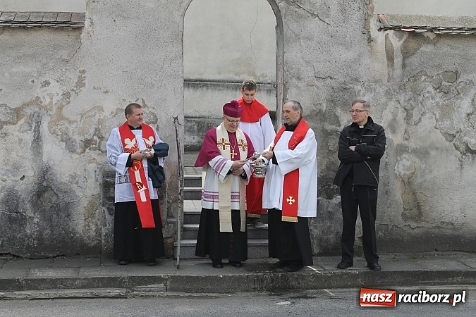 Zdjęcie w galerii na portalu naszraciborz.pl: W Bieńkowicach szli po polach starodawnym zwyczajem wiadomości z regionu
