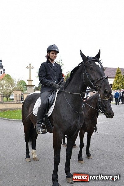 Zdjęcie w galerii na portalu naszraciborz.pl: W Bieńkowicach szli po polach starodawnym zwyczajem wiadomości z regionu
