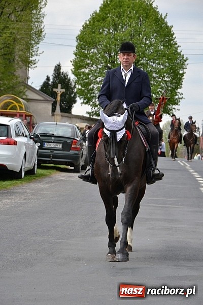 Zdjęcie w galerii na portalu naszraciborz.pl: W Bieńkowicach szli po polach starodawnym zwyczajem wiadomości z regionu
