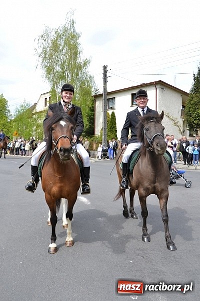 Zdjęcie w galerii na portalu naszraciborz.pl: W Bieńkowicach szli po polach starodawnym zwyczajem wiadomości z regionu