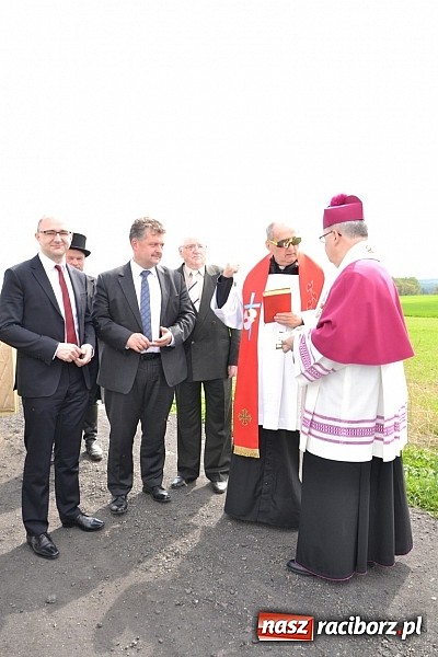 Zdjęcie w galerii na portalu naszraciborz.pl: W Bieńkowicach szli po polach starodawnym zwyczajem wiadomości z regionu