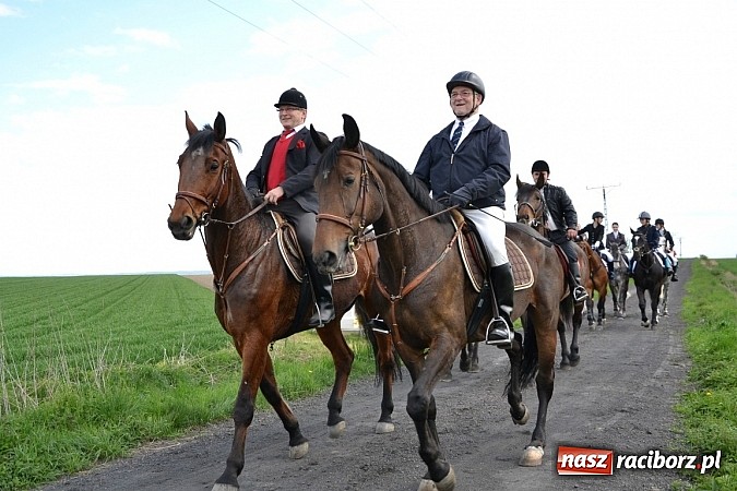 Zdjęcie w galerii na portalu naszraciborz.pl: W Bieńkowicach szli po polach starodawnym zwyczajem wiadomości z regionu