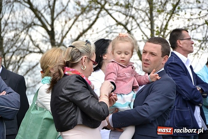 Zdjęcie w galerii na portalu naszraciborz.pl: W Bieńkowicach szli po polach starodawnym zwyczajem wiadomości z regionu