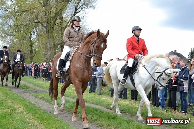 Zdjęcie w galerii na portalu naszraciborz.pl: W Bieńkowicach szli po polach starodawnym zwyczajem wiadomości z regionu