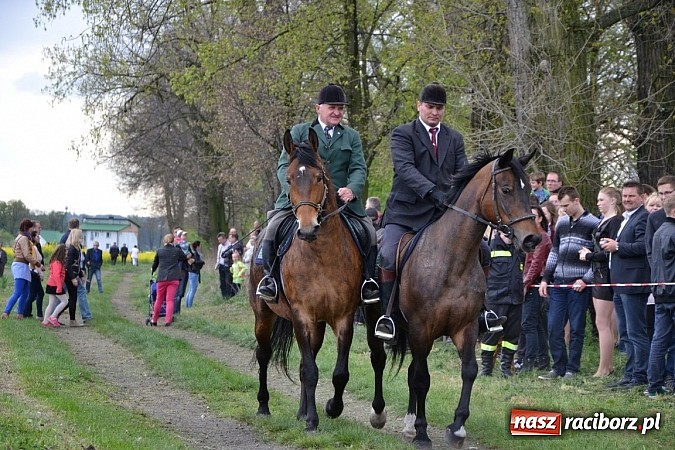 Zdjęcie w galerii na portalu naszraciborz.pl: W Bieńkowicach szli po polach starodawnym zwyczajem wiadomości z regionu