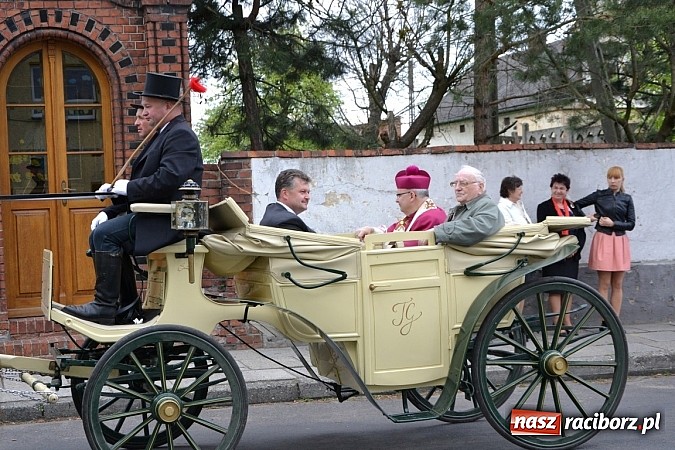 Zdjęcie w galerii na portalu naszraciborz.pl: W Bieńkowicach szli po polach starodawnym zwyczajem wiadomości z regionu
