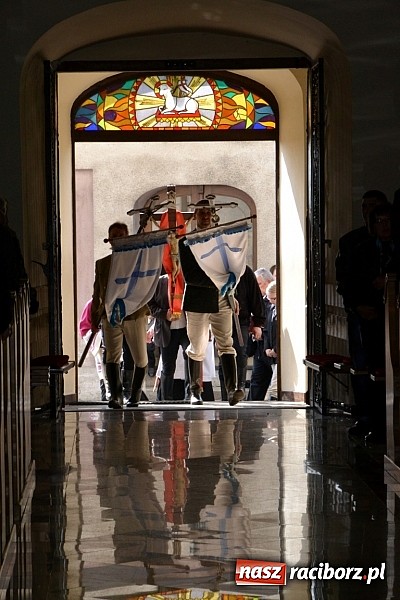 Zdjęcie w galerii na portalu naszraciborz.pl: W Bieńkowicach szli po polach starodawnym zwyczajem wiadomości z regionu