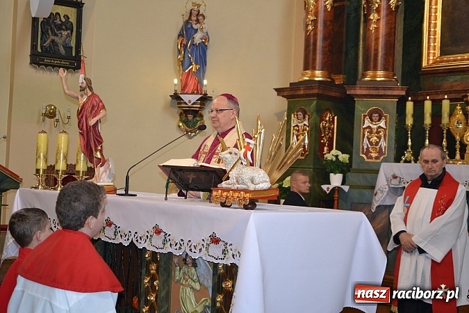 Zdjęcie w galerii na portalu naszraciborz.pl: W Bieńkowicach szli po polach starodawnym zwyczajem wiadomości z regionu