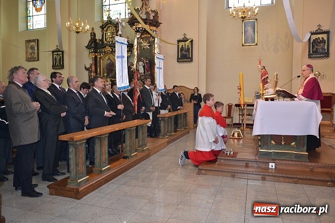 Zdjęcie w galerii na portalu naszraciborz.pl: W Bieńkowicach szli po polach starodawnym zwyczajem wiadomości z regionu