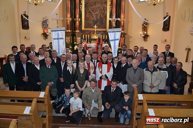 Zdjęcie w galerii na portalu naszraciborz.pl: W Bieńkowicach szli po polach starodawnym zwyczajem wiadomości z regionu