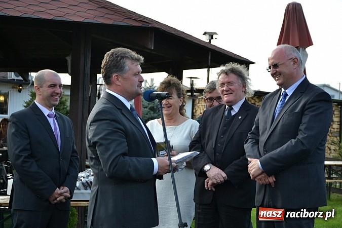 Zdjęcie w galerii na portalu naszraciborz.pl: W Bieńkowicach szli po polach starodawnym zwyczajem wiadomości z regionu