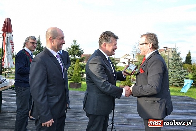 Zdjęcie w galerii na portalu naszraciborz.pl: W Bieńkowicach szli po polach starodawnym zwyczajem wiadomości z regionu