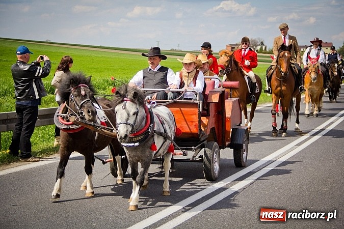 Zdjęcie w galerii na portalu naszraciborz.pl: Sudolskie wielkanocne rajtowanie, czyli cwałem po Topolowej wiadomości z regionu