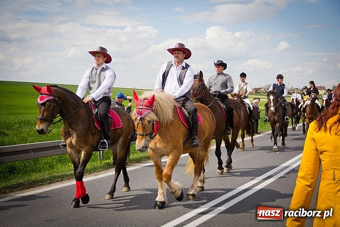 Zdjęcie w galerii na portalu naszraciborz.pl: Sudolskie wielkanocne rajtowanie, czyli cwałem po Topolowej wiadomości z regionu
