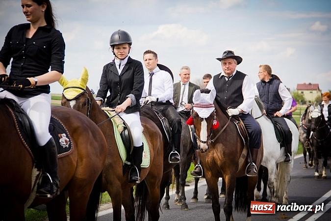 Zdjęcie w galerii na portalu naszraciborz.pl: Sudolskie wielkanocne rajtowanie, czyli cwałem po Topolowej wiadomości z regionu