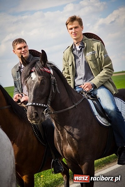 Zdjęcie w galerii na portalu naszraciborz.pl: Sudolskie wielkanocne rajtowanie, czyli cwałem po Topolowej wiadomości z regionu