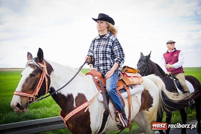 Zdjęcie w galerii na portalu naszraciborz.pl: Sudolskie wielkanocne rajtowanie, czyli cwałem po Topolowej wiadomości z regionu