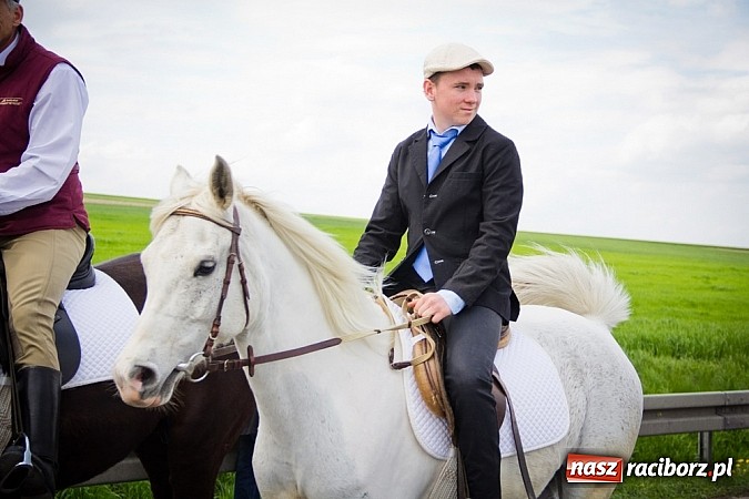 Zdjęcie w galerii na portalu naszraciborz.pl: Sudolskie wielkanocne rajtowanie, czyli cwałem po Topolowej wiadomości z regionu