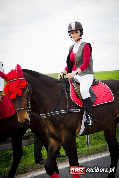 Zdjęcie w galerii na portalu naszraciborz.pl: Sudolskie wielkanocne rajtowanie, czyli cwałem po Topolowej wiadomości z regionu