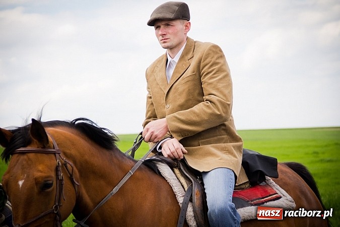 Zdjęcie w galerii na portalu naszraciborz.pl: Sudolskie wielkanocne rajtowanie, czyli cwałem po Topolowej wiadomości z regionu