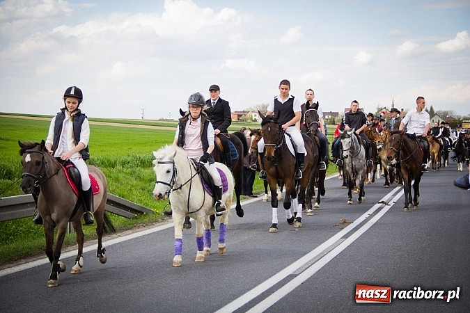 Zdjęcie w galerii na portalu naszraciborz.pl: Sudolskie wielkanocne rajtowanie, czyli cwałem po Topolowej wiadomości z regionu