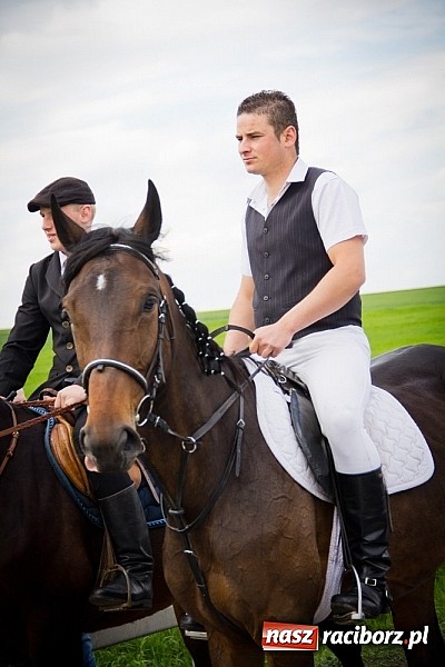 Zdjęcie w galerii na portalu naszraciborz.pl: Sudolskie wielkanocne rajtowanie, czyli cwałem po Topolowej wiadomości z regionu