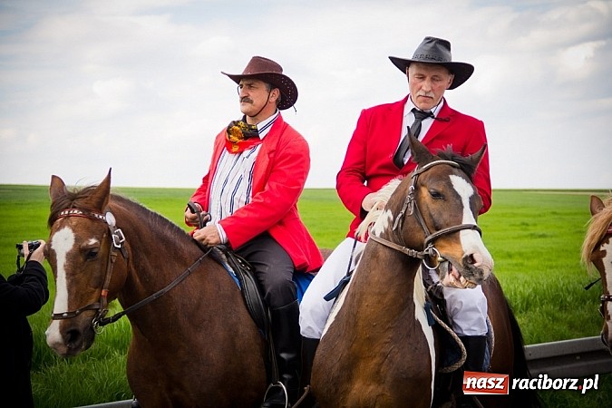 Zdjęcie w galerii na portalu naszraciborz.pl: Sudolskie wielkanocne rajtowanie, czyli cwałem po Topolowej wiadomości z regionu