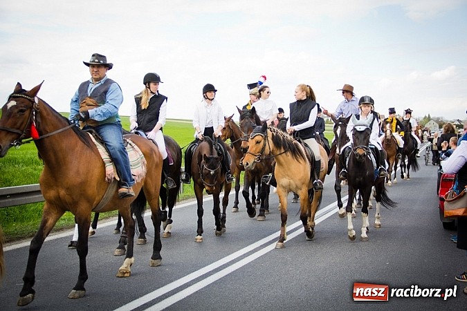 Zdjęcie w galerii na portalu naszraciborz.pl: Sudolskie wielkanocne rajtowanie, czyli cwałem po Topolowej wiadomości z regionu