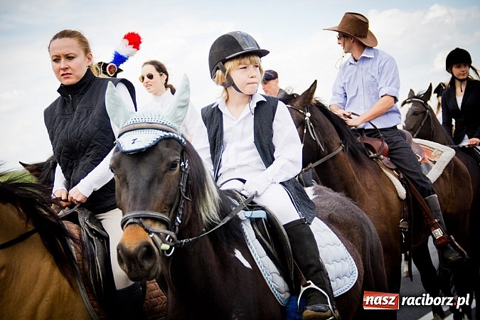 Zdjęcie w galerii na portalu naszraciborz.pl: Sudolskie wielkanocne rajtowanie, czyli cwałem po Topolowej wiadomości z regionu