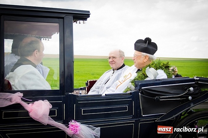 Zdjęcie w galerii na portalu naszraciborz.pl: Sudolskie wielkanocne rajtowanie, czyli cwałem po Topolowej wiadomości z regionu