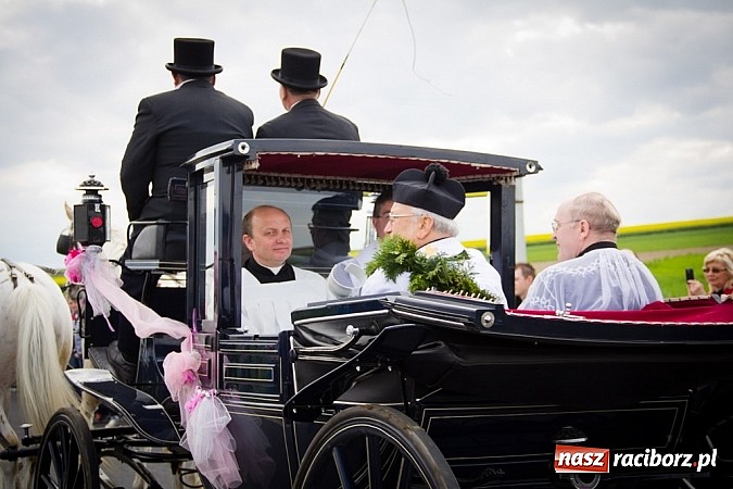Zdjęcie w galerii na portalu naszraciborz.pl: Sudolskie wielkanocne rajtowanie, czyli cwałem po Topolowej wiadomości z regionu