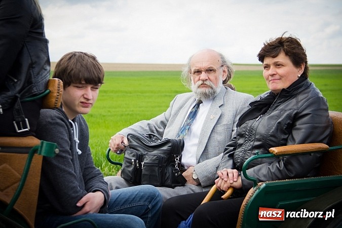 Zdjęcie w galerii na portalu naszraciborz.pl: Sudolskie wielkanocne rajtowanie, czyli cwałem po Topolowej wiadomości z regionu