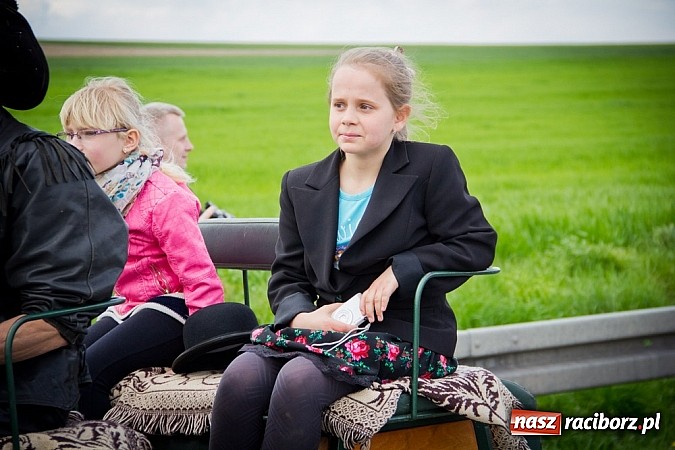 Zdjęcie w galerii na portalu naszraciborz.pl: Sudolskie wielkanocne rajtowanie, czyli cwałem po Topolowej wiadomości z regionu