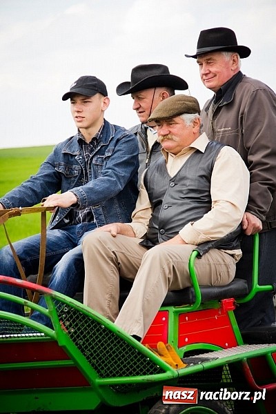 Zdjęcie w galerii na portalu naszraciborz.pl: Sudolskie wielkanocne rajtowanie, czyli cwałem po Topolowej wiadomości z regionu