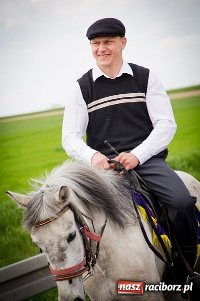 Zdjęcie w galerii na portalu naszraciborz.pl: Sudolskie wielkanocne rajtowanie, czyli cwałem po Topolowej wiadomości z regionu