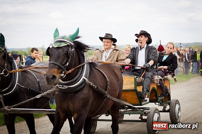 Zdjęcie w galerii na portalu naszraciborz.pl: Sudolskie wielkanocne rajtowanie, czyli cwałem po Topolowej wiadomości z regionu