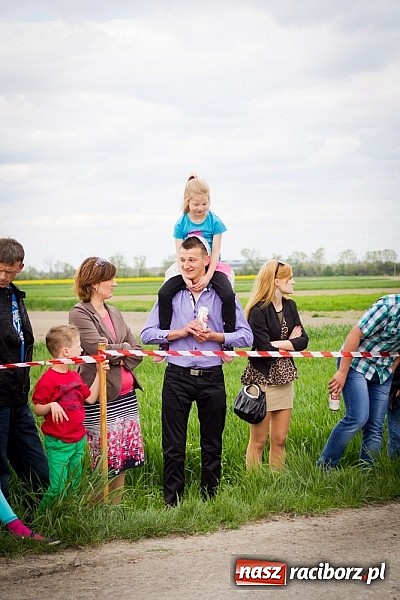 Zdjęcie w galerii na portalu naszraciborz.pl: Sudolskie wielkanocne rajtowanie, czyli cwałem po Topolowej wiadomości z regionu