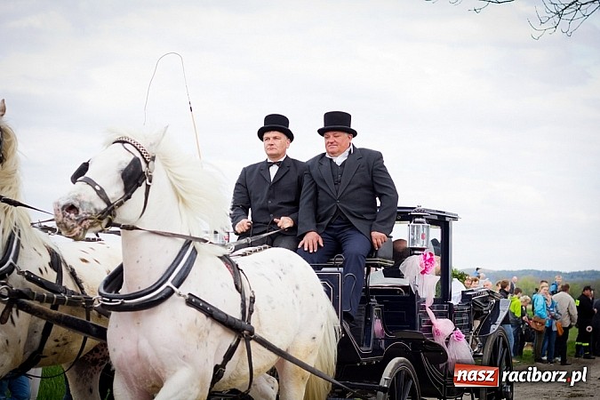 Zdjęcie w galerii na portalu naszraciborz.pl: Sudolskie wielkanocne rajtowanie, czyli cwałem po Topolowej wiadomości z regionu