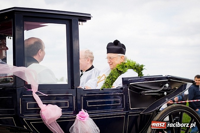 Zdjęcie w galerii na portalu naszraciborz.pl: Sudolskie wielkanocne rajtowanie, czyli cwałem po Topolowej wiadomości z regionu