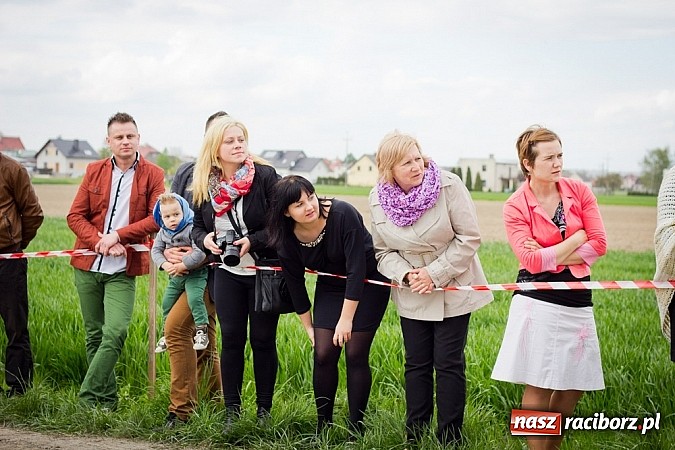 Zdjęcie w galerii na portalu naszraciborz.pl: Sudolskie wielkanocne rajtowanie, czyli cwałem po Topolowej wiadomości z regionu