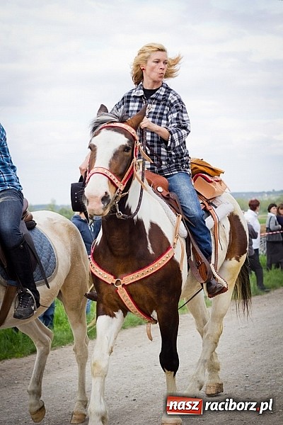 Zdjęcie w galerii na portalu naszraciborz.pl: Sudolskie wielkanocne rajtowanie, czyli cwałem po Topolowej wiadomości z regionu