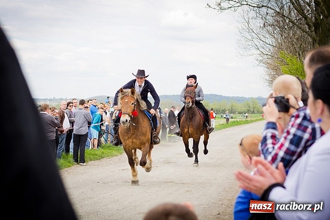 Zdjęcie w galerii na portalu naszraciborz.pl: Sudolskie wielkanocne rajtowanie, czyli cwałem po Topolowej wiadomości z regionu